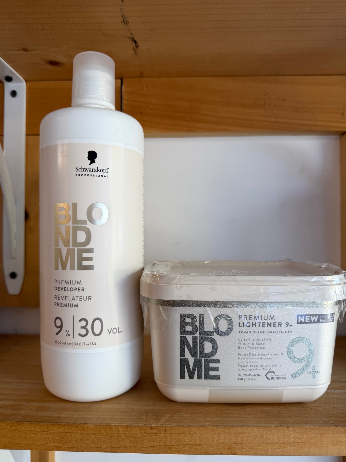 Schwarzkopf BlondMe Lightener 9+ 15.8oz and Dev. 6 % 20 Vol Liter  Duo
